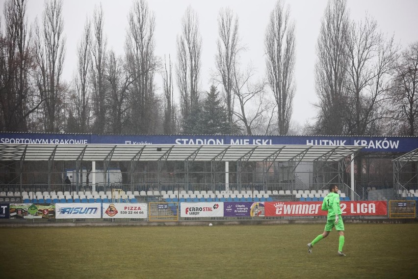 Hutnik Kraków - Radunia Stężyca. Mecz rozegrany przy pustych...