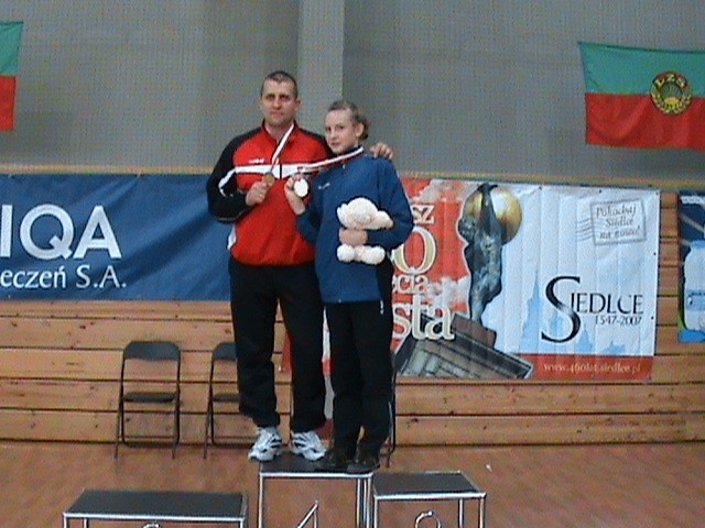 W Międzynarodowym Turnieju UKS-ów o Puchar Prezesa Polskiego Związku Zapaśniczego w Siedlcach i zdobyła pierwsze miejsce. Na zdjęciu z tatą, Marcinem Wólczyńskim.