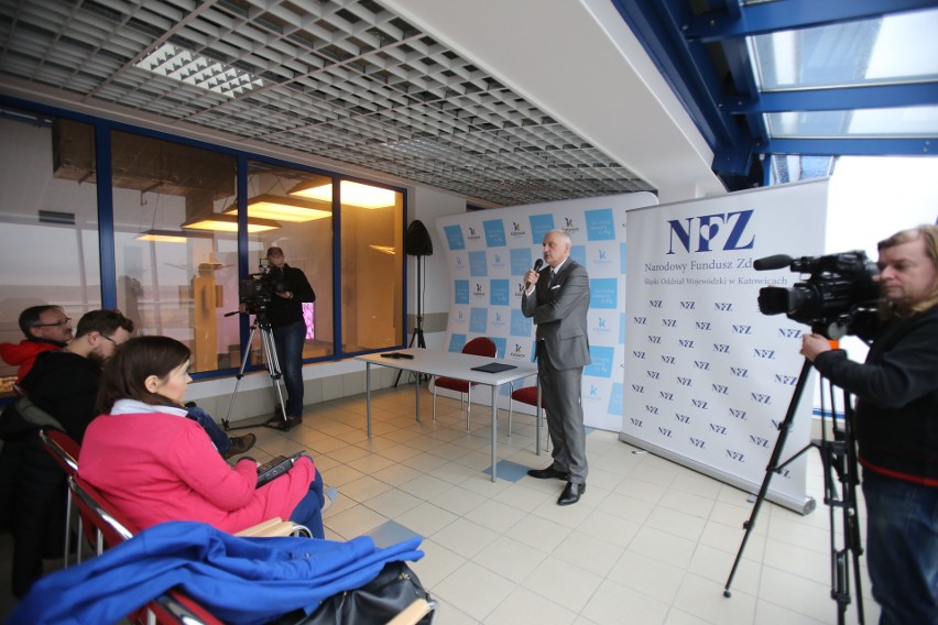 NFZ na lotnisku Pyrzowice drukuje od ręki karty ubezpieczenia EKUZ. Można ją wyrobić przed wylotem