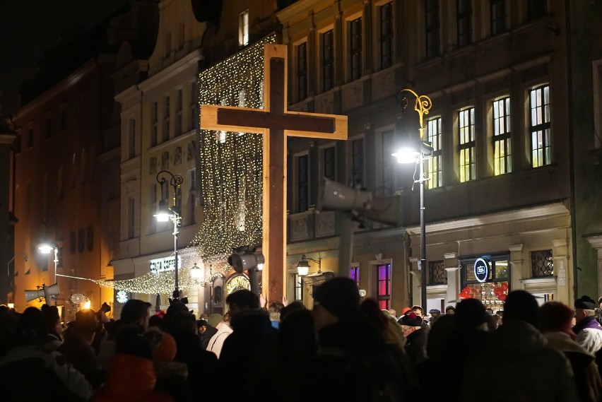 W czwartek ulicami Poznania przeszła droga krzyżowa