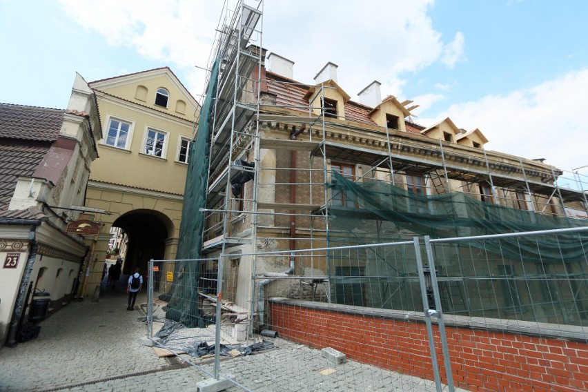 Kamienica Beaty Kozidrak do remontu. Prace na Starym Mieście w Lublinie blokują jednak...jerzyki. Zobacz zdjęcia