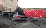 Śmiertelny wypadek pod Wrocławiem. Nie żyje kierowca BMW, droga zablokowana