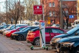 Poznań: Parkowanie w centrum miasta podrożeje. Mamy pokochać komunikację miejską. Zmuszać nas mają do tego podwyżki!