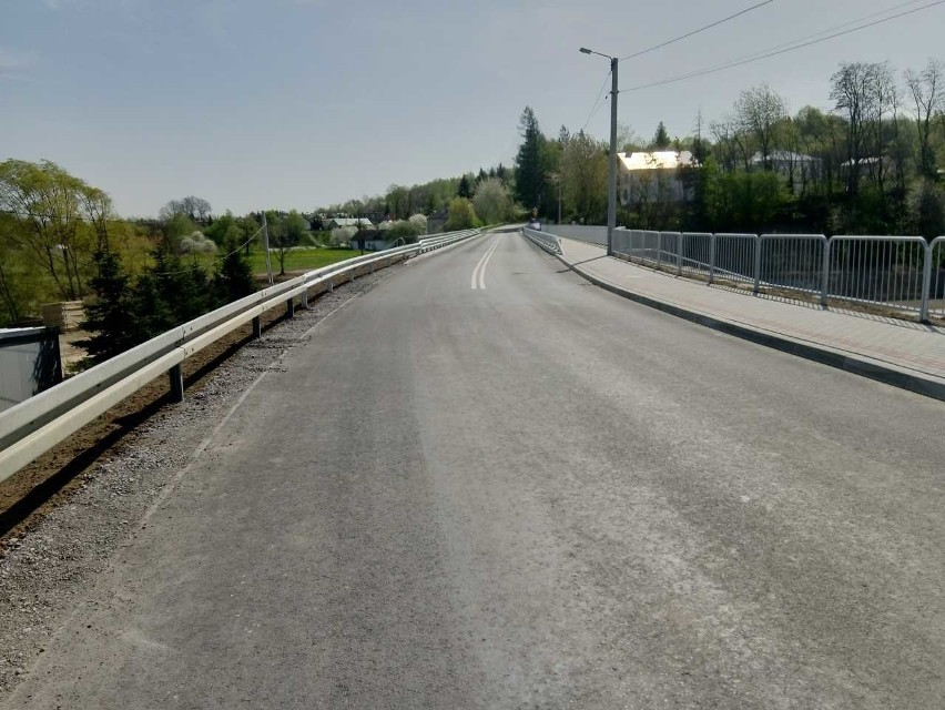 Koniec budowy mostu na Wisłoku w Zarzeczu k. Rzeszowa, w przyszłym tygodniu oficjalne otwarcie