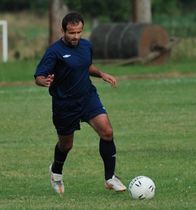 Grzegorz Duda został grającym trenerem Victorii Sianów.