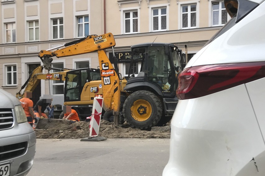 Ruszyła przebudowa chodnika i parkingów przy ulicy Mickiewicza