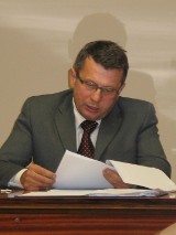 Radni powiatu tarnobrzeskiego obiecali pomoc zdesperowanemu rolnikowi z gminy Grębów   