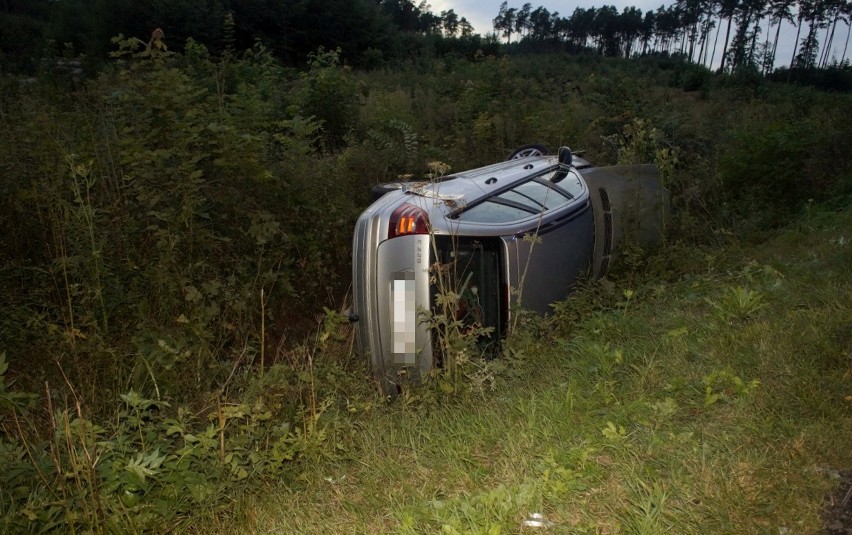 Zderzenie trzech samochodów osobowych na drodze Słupsk - Dębnica Kaszubska
