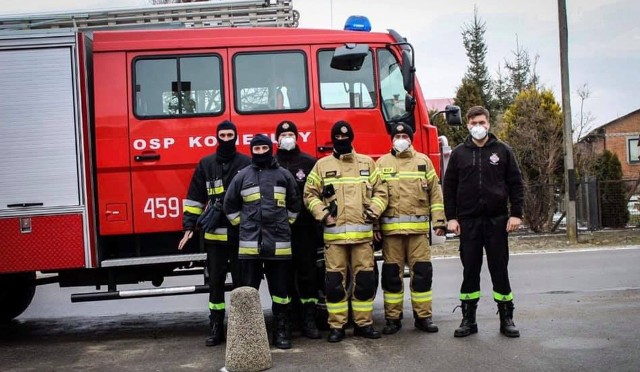 Część druhów Ochotniczej Straży Pożarnej w Kozietułach. Jednostka ta zwyciężyła w naszej akcji w powiecie grójeckim.