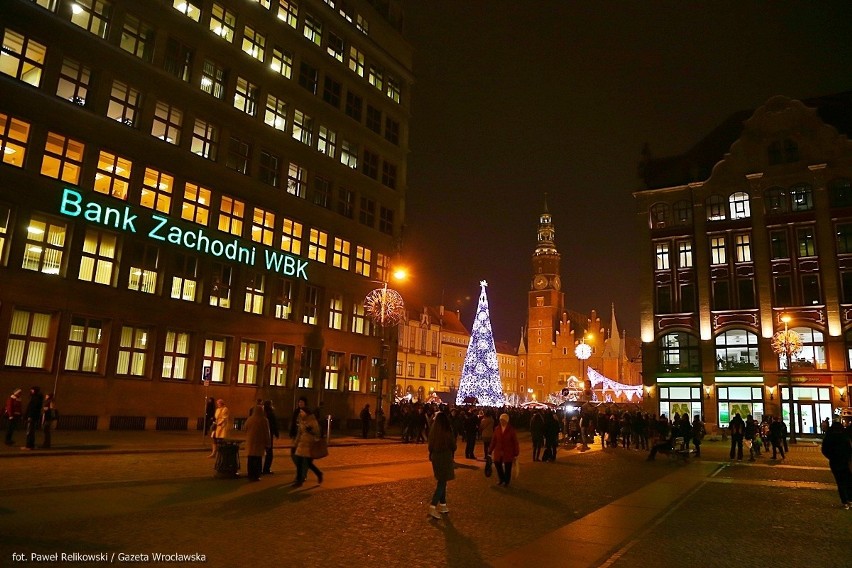 Wrocław już świąteczny. Zobacz jak pięknie wyglądają nowe ozdoby [ZDJĘCIA]