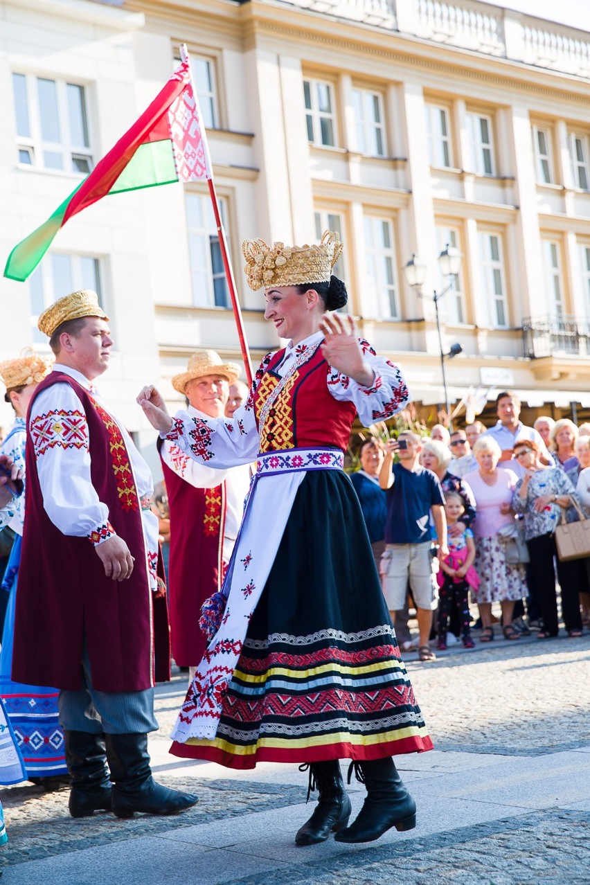 Podlaska Oktawa Kultur 2017. Kolorowa parada na Rynku...