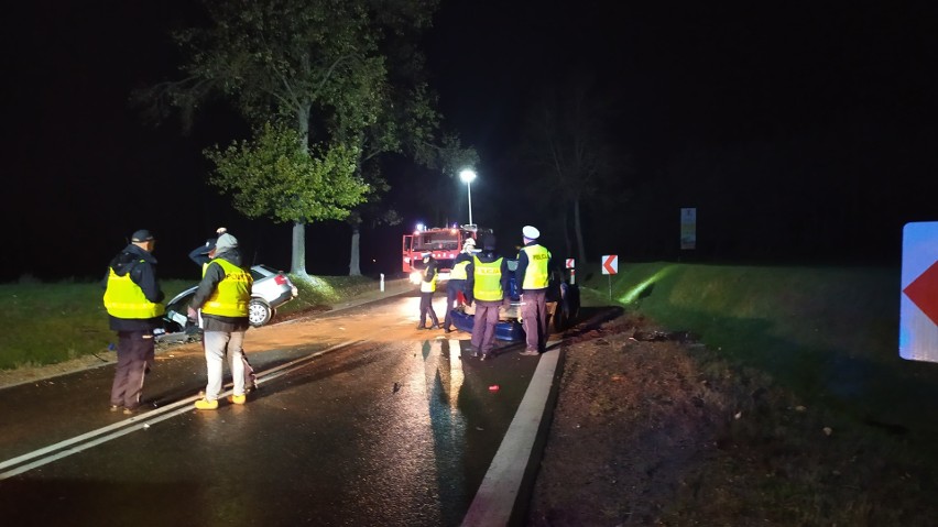 Grymiaczki. Wypadek na DK 8. Czołowe zderzenie audi i mazdy (zdjęcia)