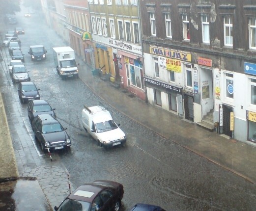 Kolejne zdjęcia od Internautów. Ulica Dworcowa w Bydgoszczy zalana
