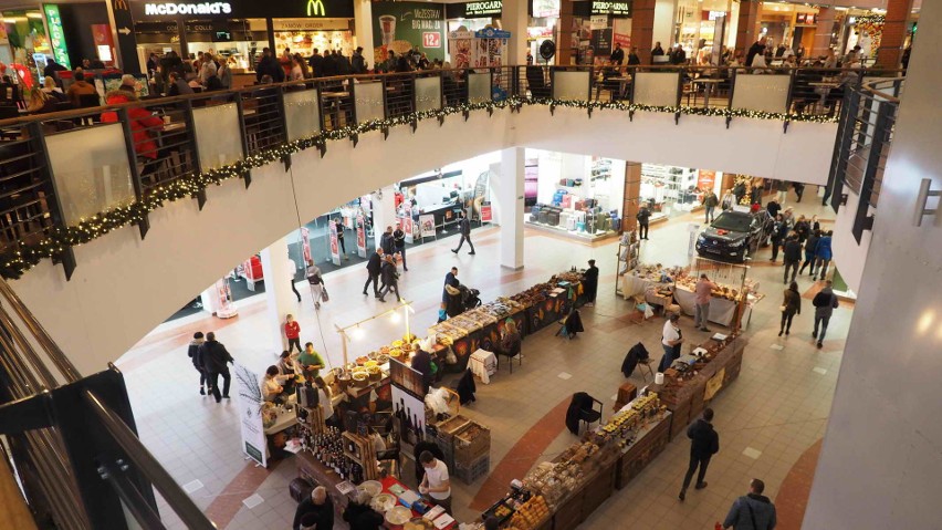 W galeriach handlowych w Koszalinie dzisiaj prawdziwe tłumy....