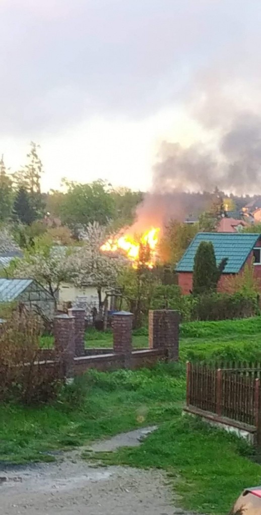 Gołdap. Na ogródkach działkowych spłonęła altana (zdjęcia)