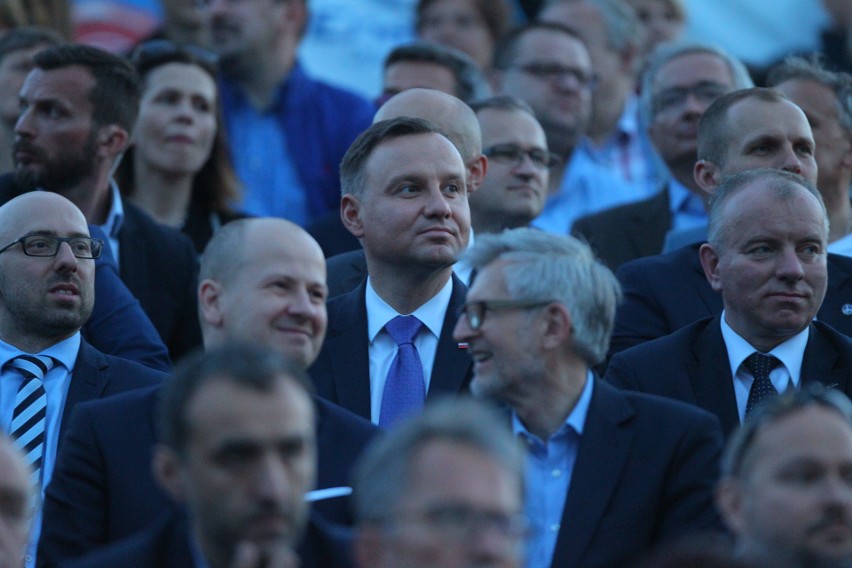 Orzeł i Krzyż: Prezydent Duda na widowisku w Murowanej...