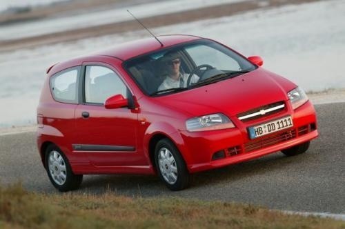 Fot. GM-Chevrolet: Od marca będzie dostepny w polskich salonach 3-drzwiowy Chevrolet Aveo. Przewidywana cena najtańszej wersji wynosi ok. 32 tys. zł.