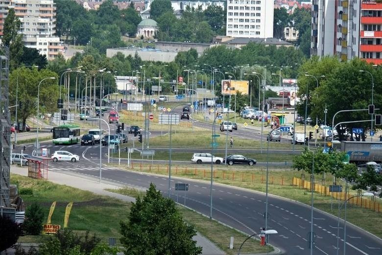 Przed 1981 rokiem była to ul. Samotna