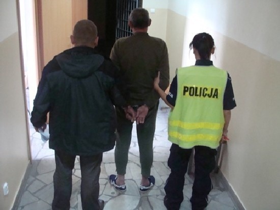 Podejrzany został zatrzymany przez policjantów z Miedzychodu kilkanaście minut po ujawnieniu zwłok.