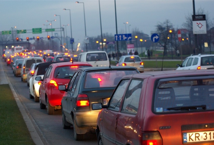 10 najbardziej niebezpiecznych miejsc dla kierowców w Krakowie. Tutaj najłatwiej o wypadek