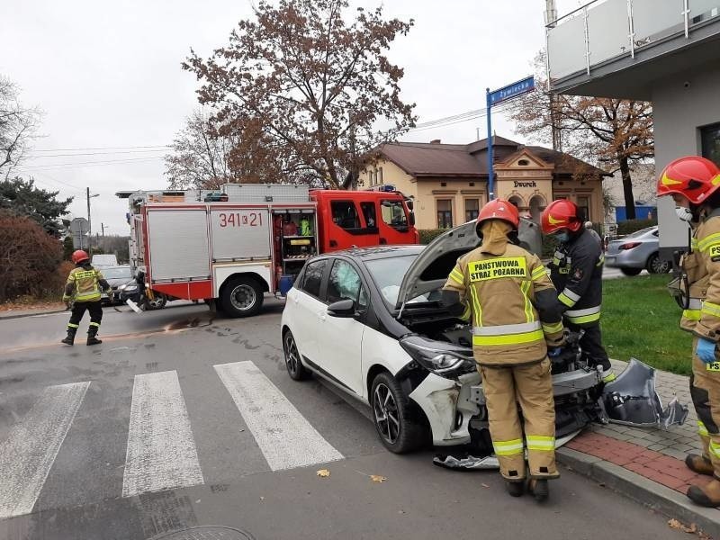 Nowy Sącz. Dwa samochody osobowe zderzyły się na ul. Paderewskiego