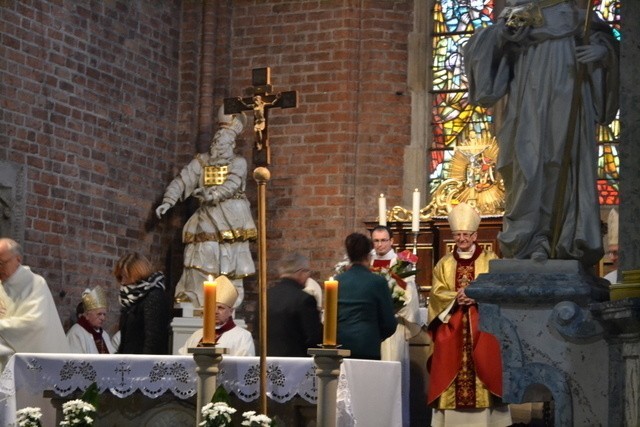 Biskup Jan Wieczorek świętował w sanktuarium w Rudach swoje 80 urodziny [ZDJĘCIA]