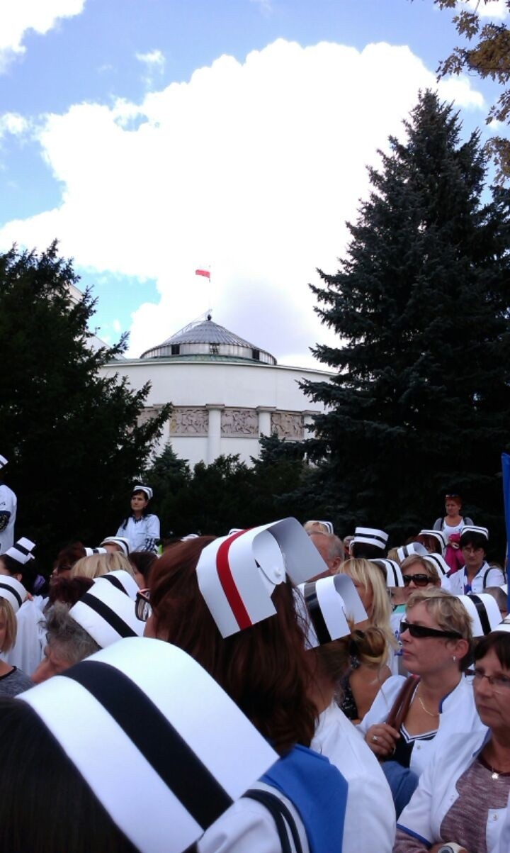 Nasze pielęgniarki manifestowały przed Sejmem (zdjęcia, wideo)