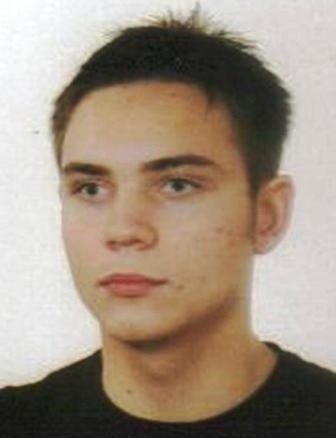 Poszukiwany Sergiusz JAKUBIECMężczyzna ten podejrzany jest o to, że 23 grudnia 2012 roku przed klubem  przy ul.Moniuszki zaatakował dwie osoby wychodzące z lokalu. Podczas zajścia kilkakrotnie ugodził nożem 31 letniego łodzianina.