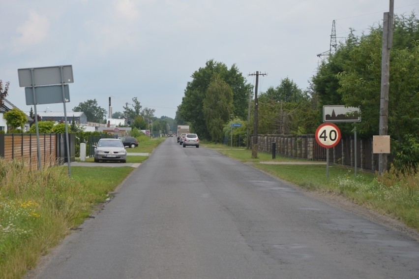 Debatowali nad stanem bezpieczeństwa mieszkańców powiatu goleniowskiego. Kiedy powstaną chodniki?