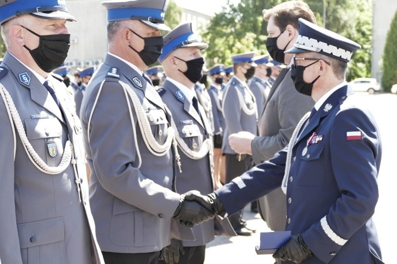 Brzezińskie Święto Policji - wręczono awanse i odznaki