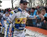 Tomasz Gollob może już samodzielnie siedzieć i poruszać się na wózku!