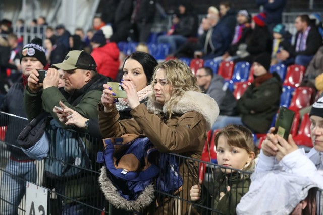 Kibice w Bytomiu emocjonowali się śląskimi derbami Polonii z GKS Jastrzębie  Zobacz kolejne zdjęcia. Przesuwaj zdjęcia w prawo - naciśnij strzałkę lub przycisk NASTĘPNE