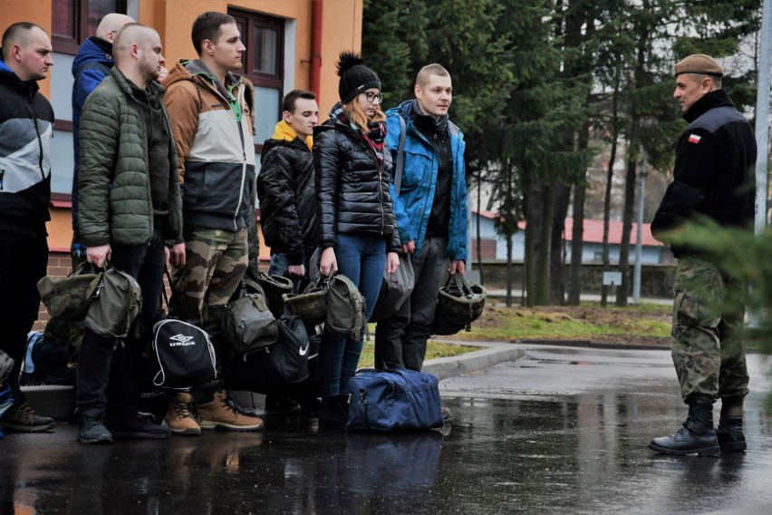 Kolejni śmiałkowie zasilili szeregi podkarpackich terytorialsów. Przybyło 93 żołnierzy, w tym 27 kobiet [ZDJĘCIA]