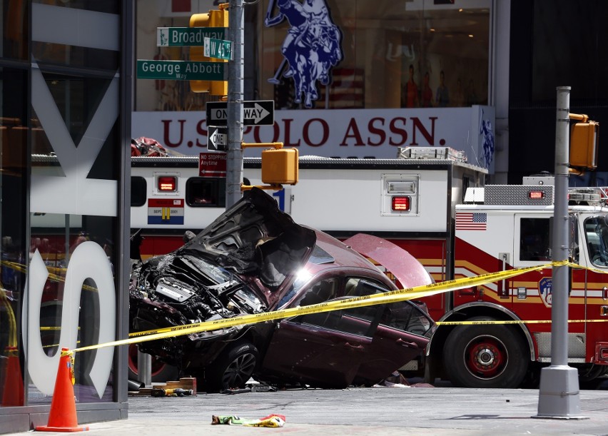 USA: Auto wjechało w tłum na Times Square w Nowym Jorku. Policja: To nie zamach [ZDJĘCIA] [WIDEO]