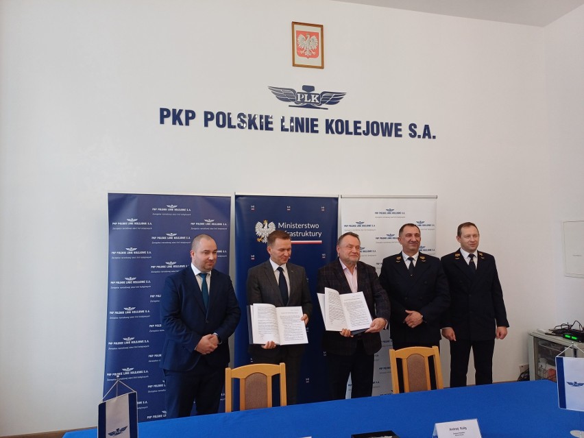 W krakowskiej siedzibie PKP PLK podpisano listy intencyjne w...