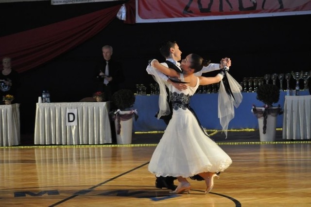 Natalia Dziedziczak i Konrad Fałek ze studia Tańca Kick z Kielc wystąpią podczas turnieju w Staszowie.