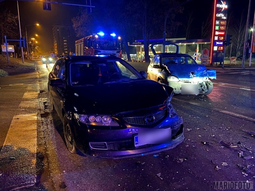 Opole. Zderzenie mazdy z oplem na ulicy Budowlanych....