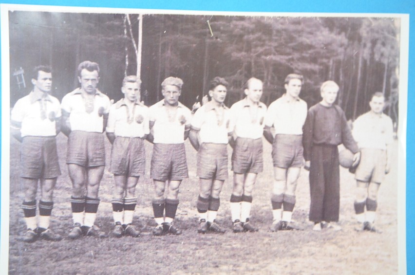 Ekipa Błękitnych Dobiegniew z lat 50. Drugi od lewej to dziś...