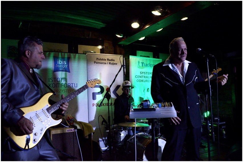 John Clifton Blues Band na deser koncertu w HRPP. Najpierw zagrali Skołowani. Była premiera winylowej płyty grupy "Wieczny Chłopiec"