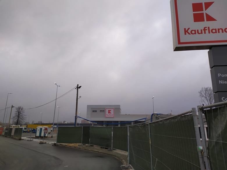 Kaufland otwiera nowe sklepy w Częstochowie i w Zawierciu. Sieć poszukuje pracowników. Praca w Kauflandzie. Można zarobić 3900 zł brutto