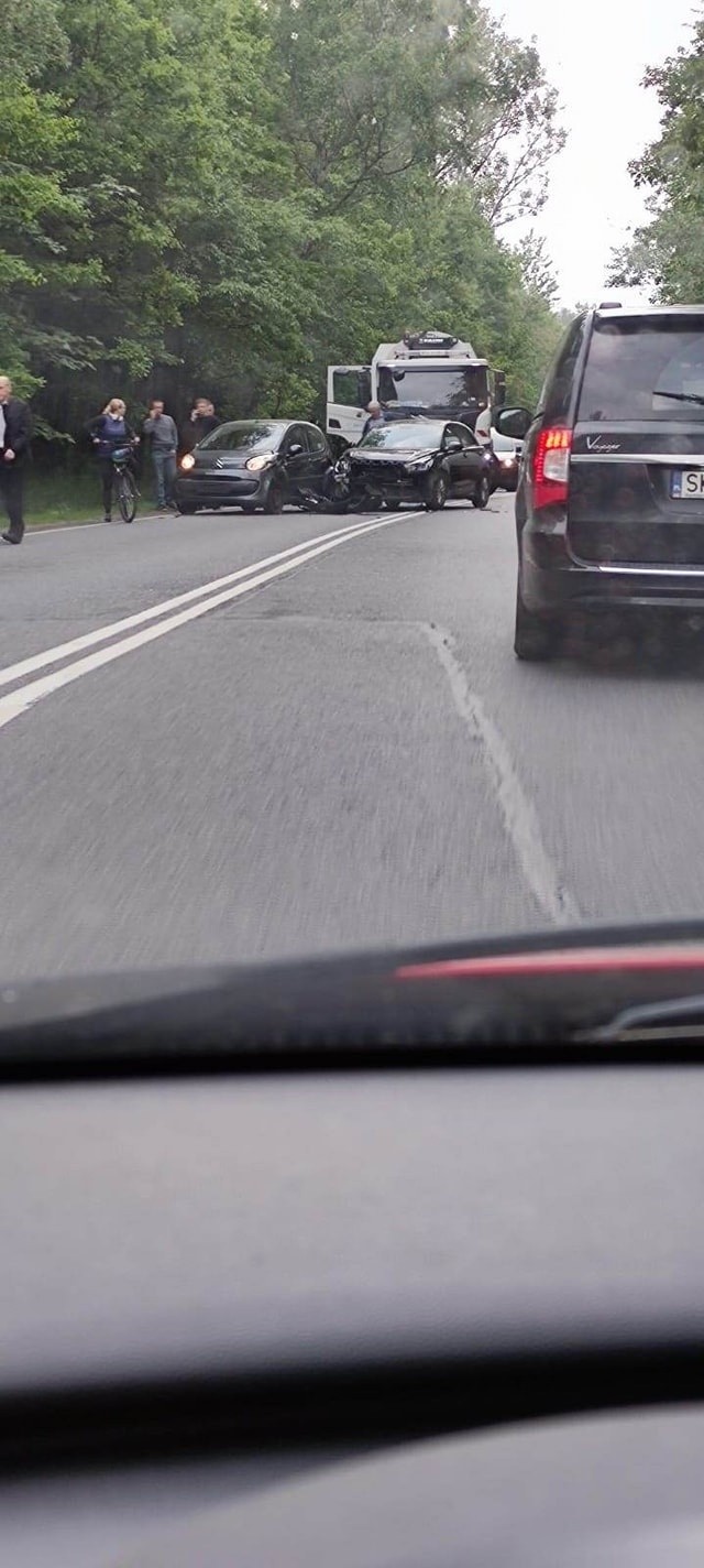 Zderzenie trzech samochodów w Katowicach