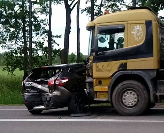 Piliki. Karambol na DK 19. Zderzenie ciężarówki i trzech osobówek. Droga zablokowana (zdjęcia)