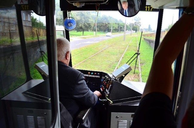 W niedzielę od rana nie można tramwajem dojechać na Wieprzyce. Winna jest awaria sieci trakcyjnej.