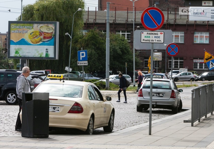 Szczecin. Pouczenia, mandaty a nawet wezwania do sądu za blokowanie "Kiss&Ride"