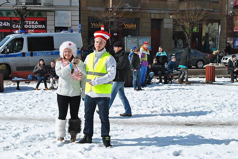 Harlem shake w Brodnicy. Pamiętacie modę na krótkie "scenki" taneczne. Wspominamy 2013 rok. Zdjęcia