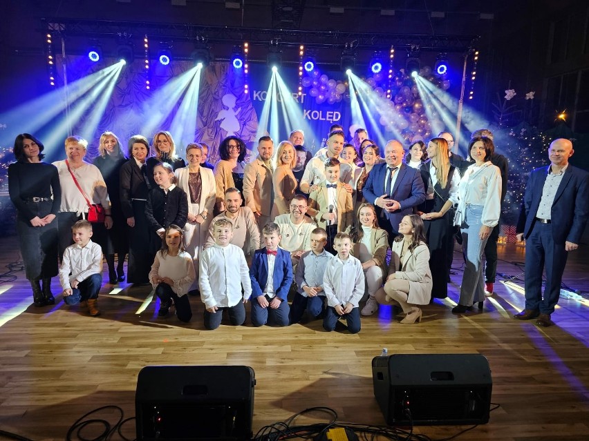 Wykonawcy i organizatorzy koncertu w Radoszycach