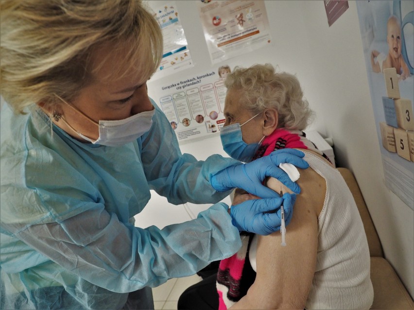 W regionie koszalińskim ruszyły szczepienia seniorów przeciw koronawirusowi