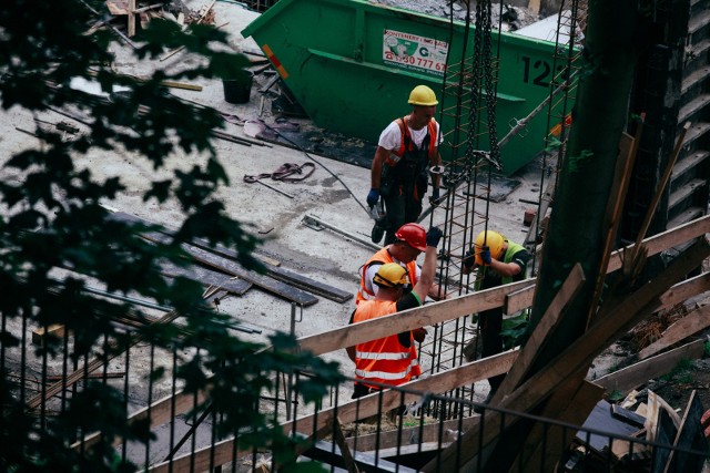 Prace budowlane przy ul. Wały Jagiellońskie trwają od września ubiegłego roku. Zawalenie stropu to pierwszy wypadek, ktory miał miejsce w tym miejscu.