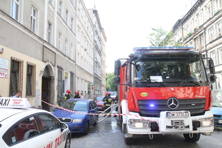 Pożar na Nadodrzu. Straż pożarna w akcji [ZDJĘCIA]