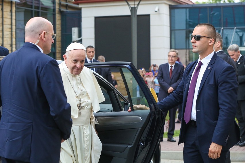 Papież z wizytą w szpitalu uniwersyteckim